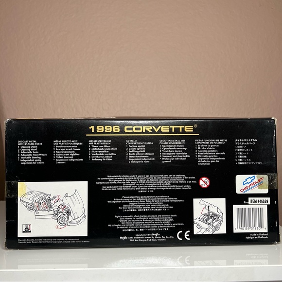 Maisto 1996 Chevrolet Corvette 1:18 Special Edition Green - Picture 5 of 7
